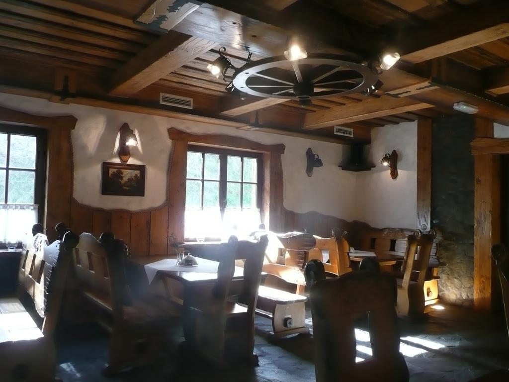 Karczma Parchatka Exterior photo